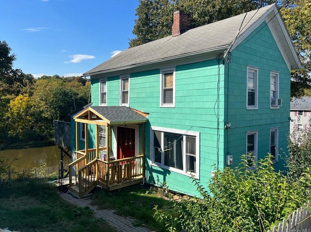 59 Oak St, Walden, NY 12586