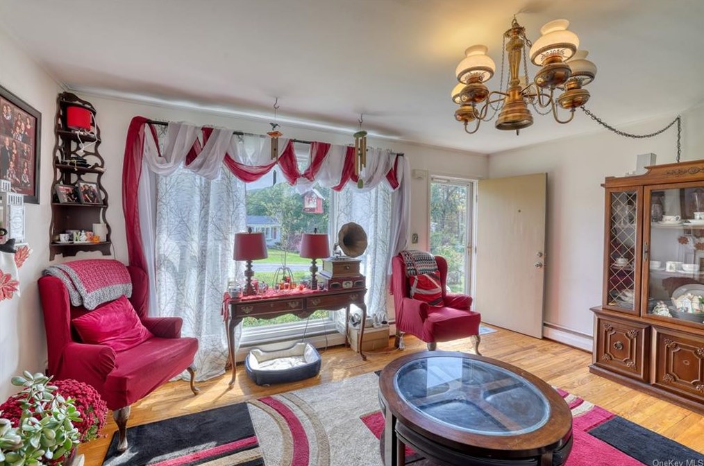 202 Roosevelt Rd, Hyde Park, NY 12538