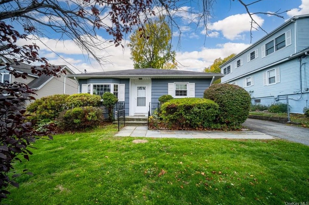 11 Broad St, Newburgh, NY 12550-3669