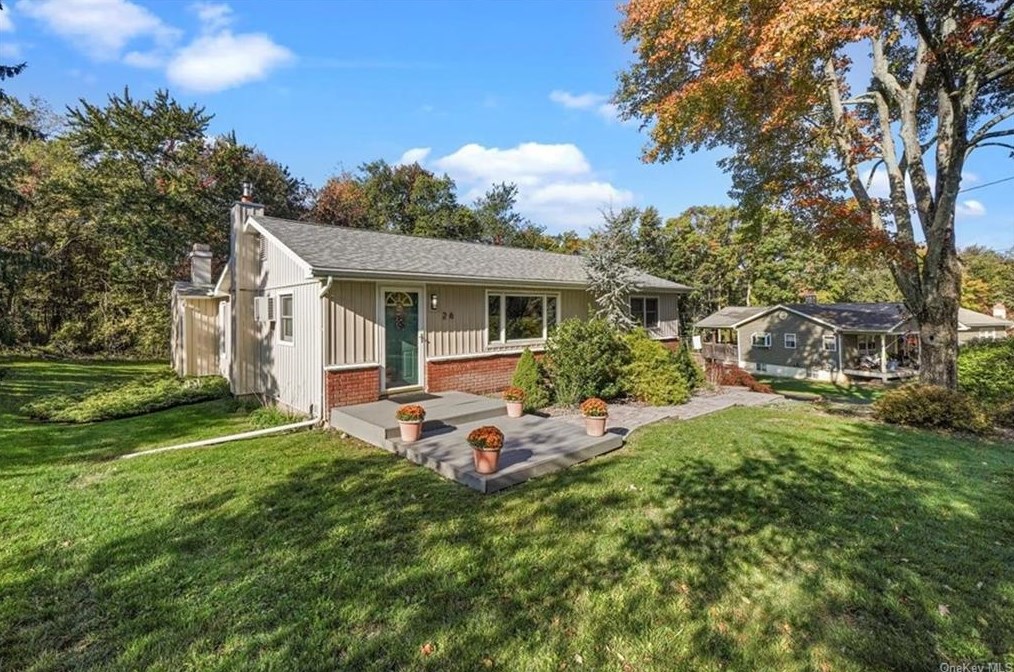 26 Horseshoe Dr, Poughkeepsie, NY 12603-6308