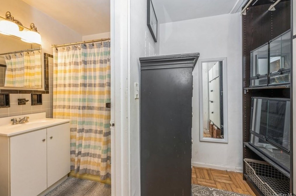 98 Dehaven Dr, Yonkers NY  10703-1347 exterior