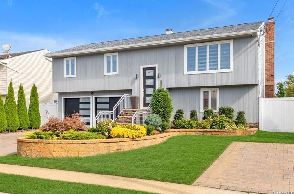2733 Lee Pl, North Bellmore, NY 11710
