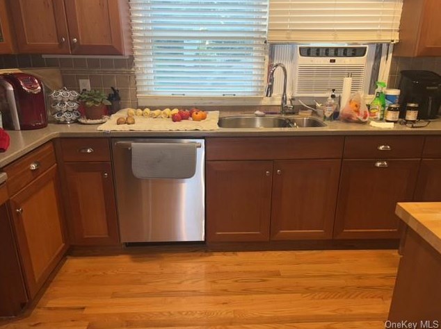 477 Bayport Ave, Bay Port, NY 11705-1422
