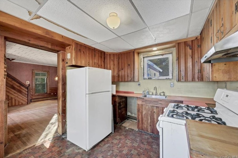 20 Plank Rd, Newburgh NY  12550-1980 exterior