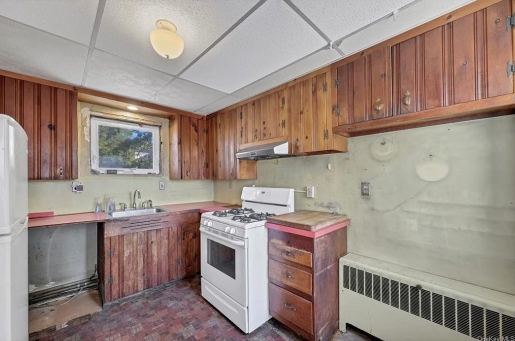 20 Plank Rd, Newburgh NY  12550-1980 exterior