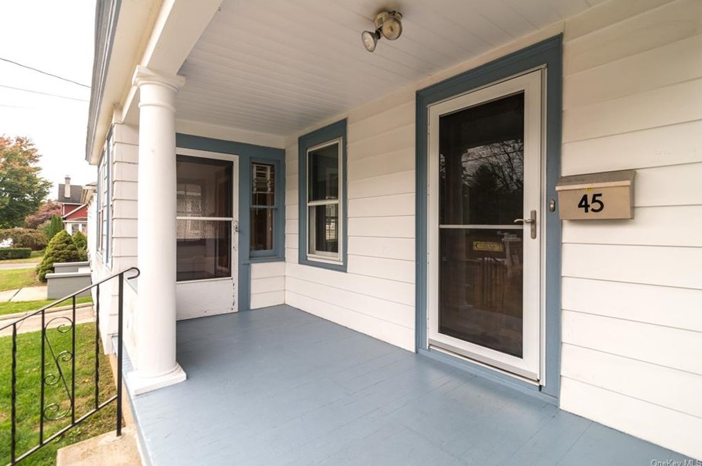 45 Prairie Ave, Airmont, NY 10901