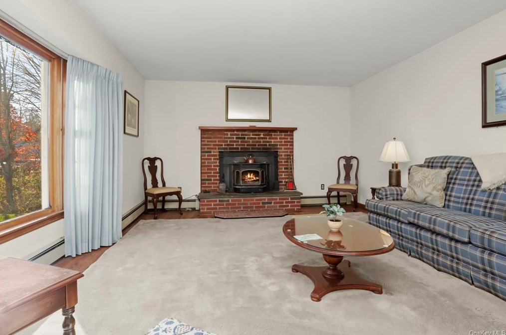 27 Lakeside Dr, Katonah NY  10536-1612 exterior