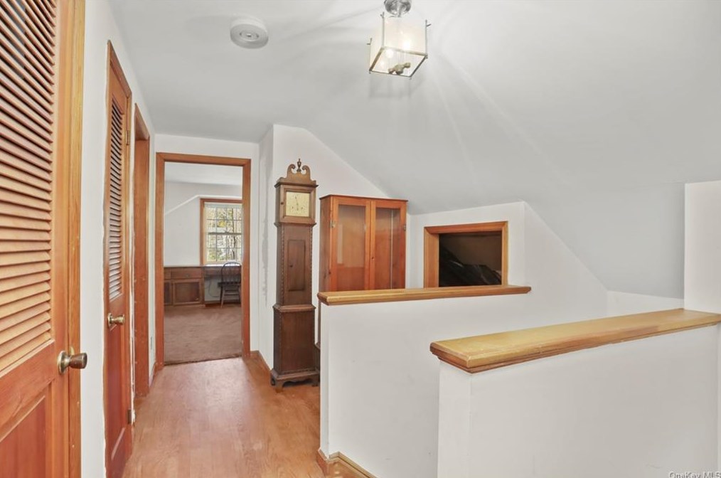 27 Lakeside Dr, Katonah NY  10536-1612 exterior