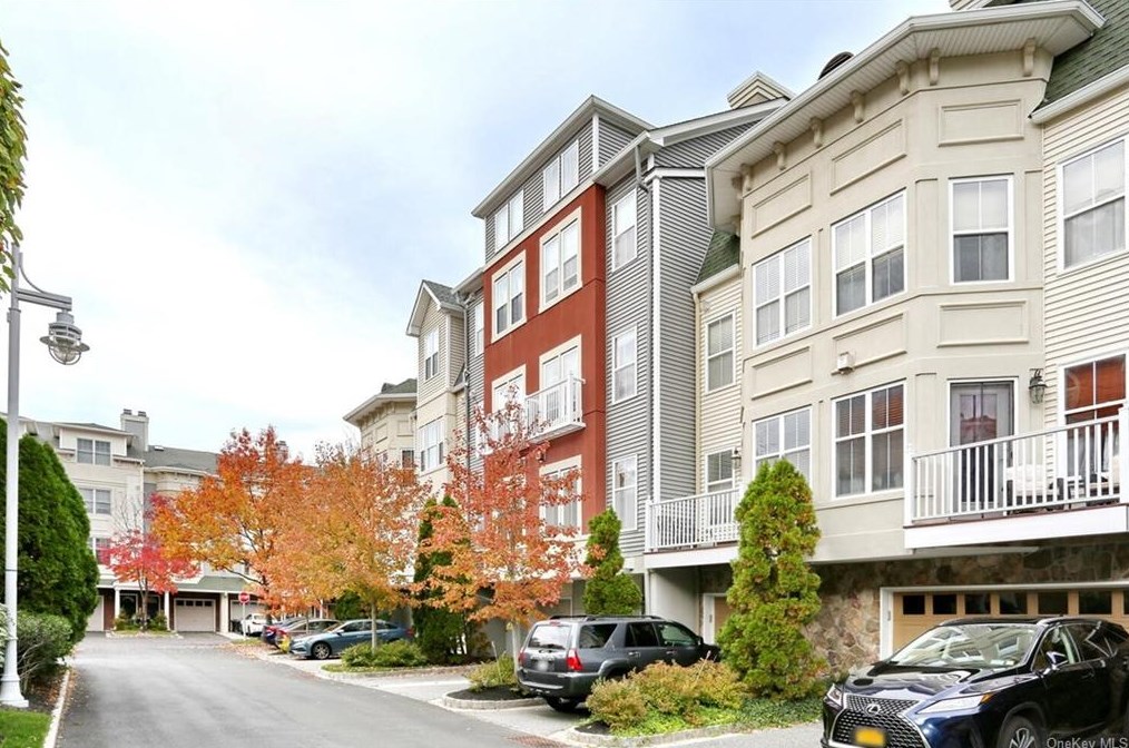 26 Bridge Ln, Haverstraw, NY 10927-2108