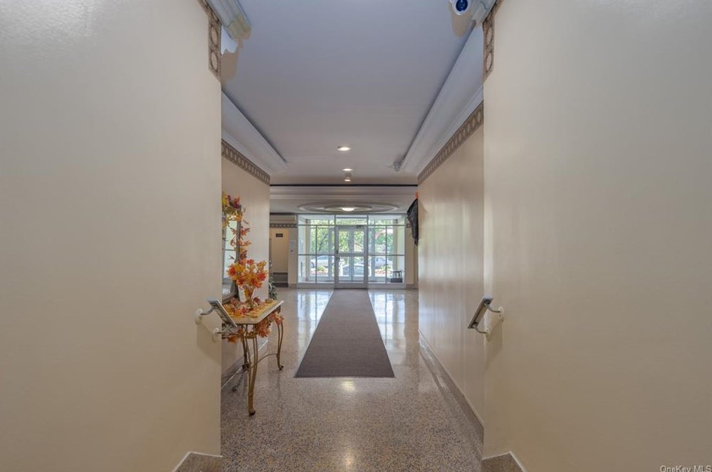 345 Bronx River Rd #3b, Yonkers, NY 10704