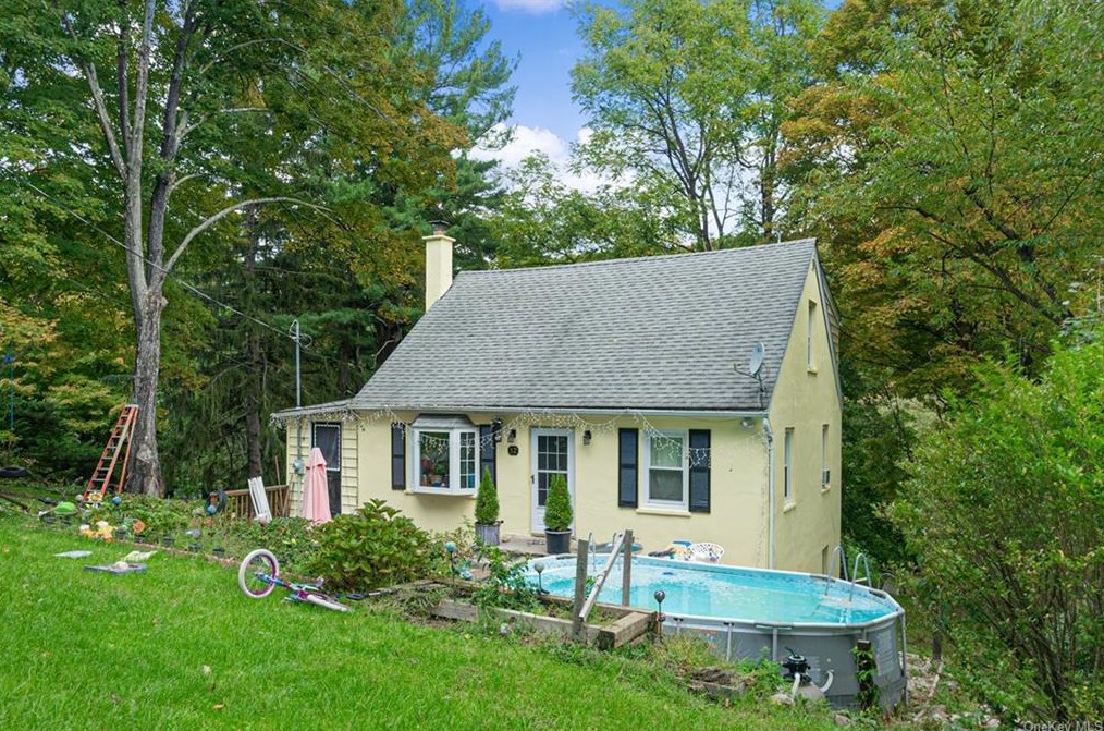 32 Trolley Rd, Cortlandt Manor, NY 10567-1364