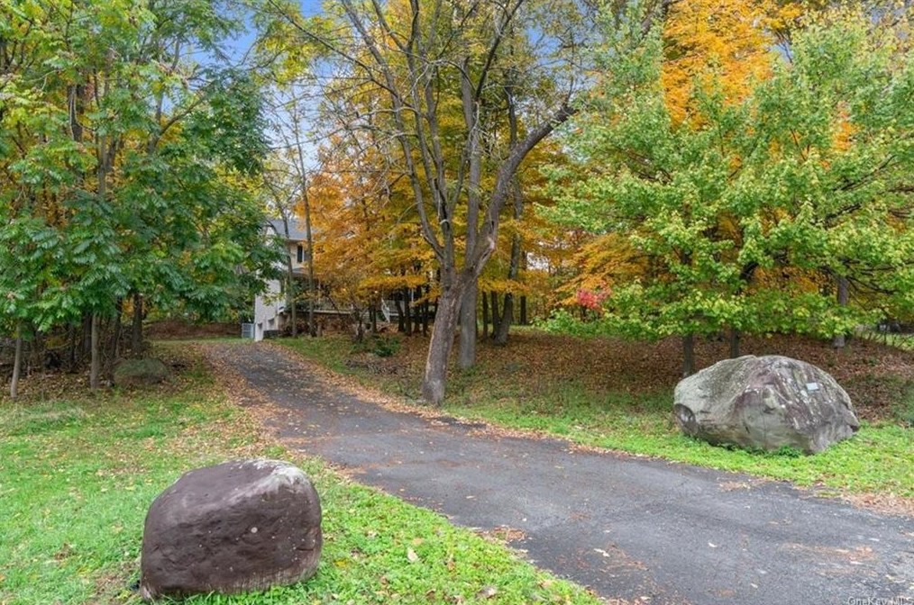138 Dawn Dr, Westtown, NY 10998