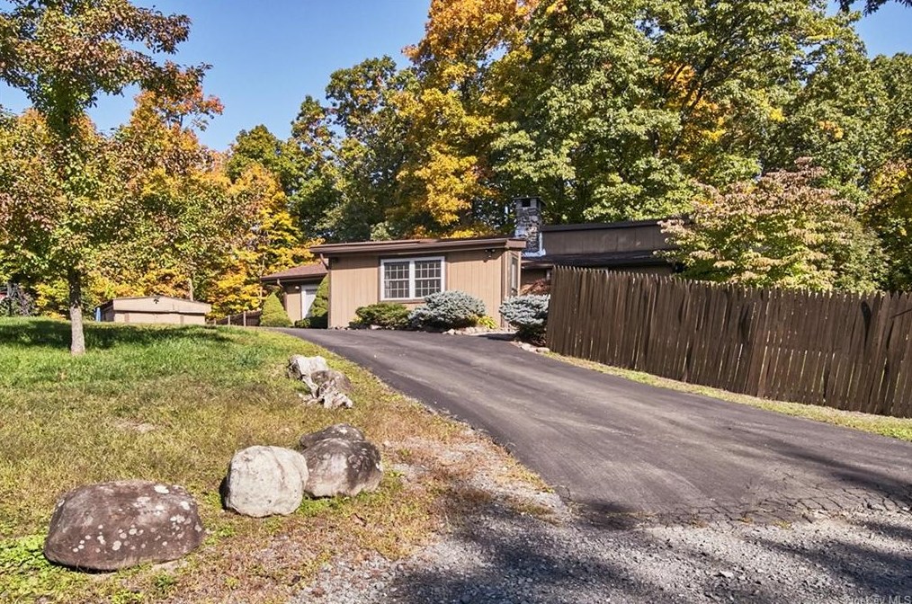 520 Pine Hill Rd, Chester, NY 10918