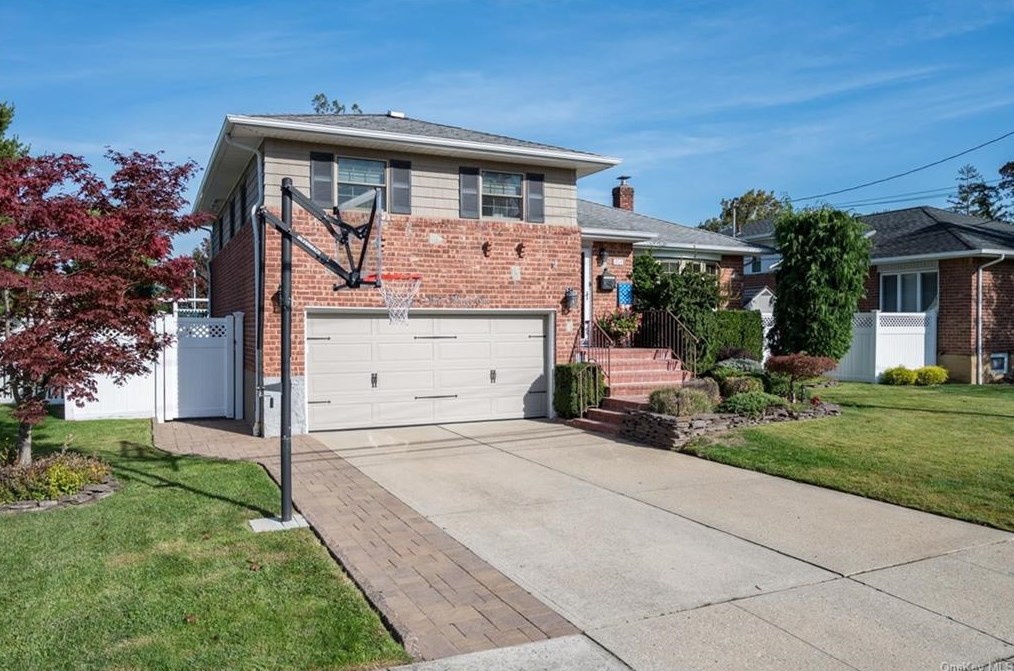 2931 Mona Ct, North Wantagh, NY 11793