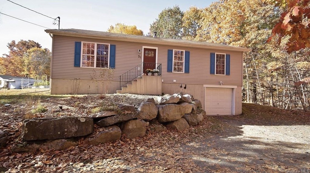51 Walker St, Otisville, NY 10963