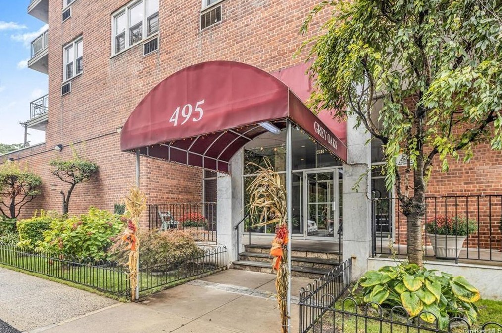 495 Odell Ave, Yonkers NY 10703-1146 exterior
