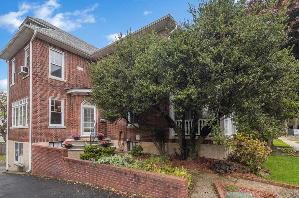 366 Hayward Ave, Mount Vernon, NY 10552