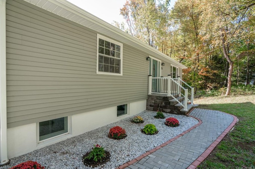 15 Fairmont Rd, Mahopac, NY 10541