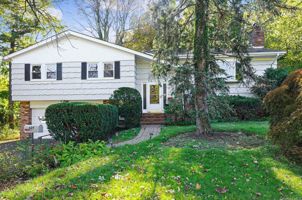 499 Stratton Rd, New Rochelle, NY 10804