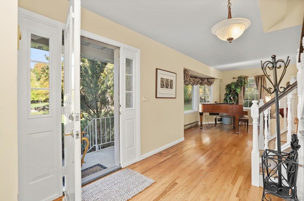 14 Indian Hill Rd, Katonah, NY 10536-2900