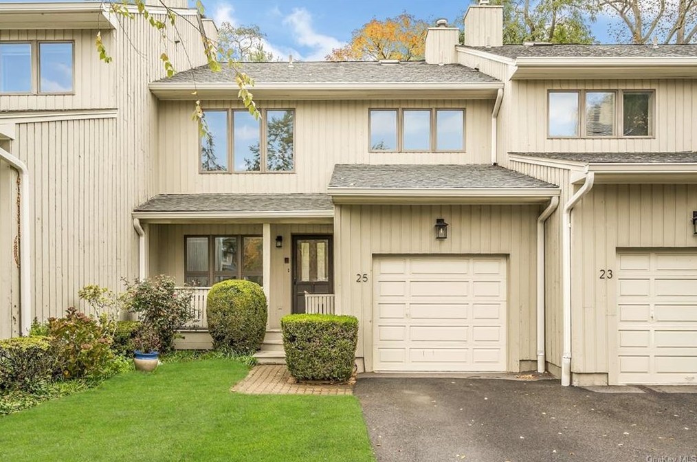 25 Tulip Tree Ln, Mamaroneck, NY 10543-3847