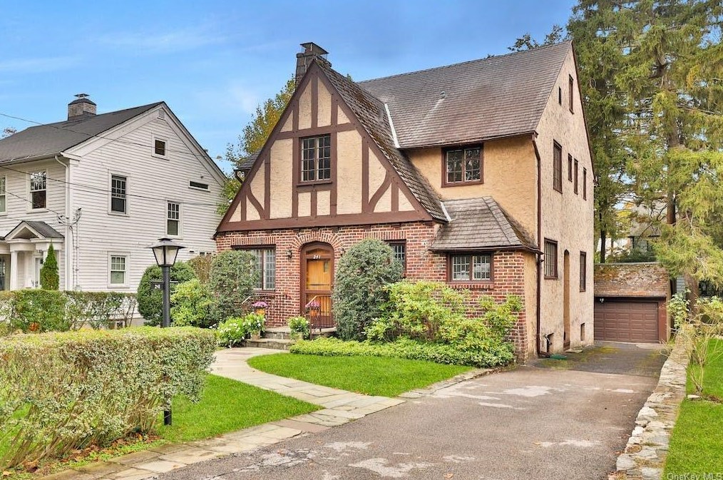 241 Nelson Rd, Scarsdale, NY 10583