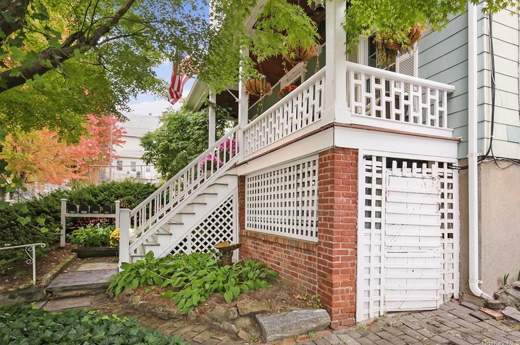 154 Palisade St, Dobbs Ferry, NY 10522-1607