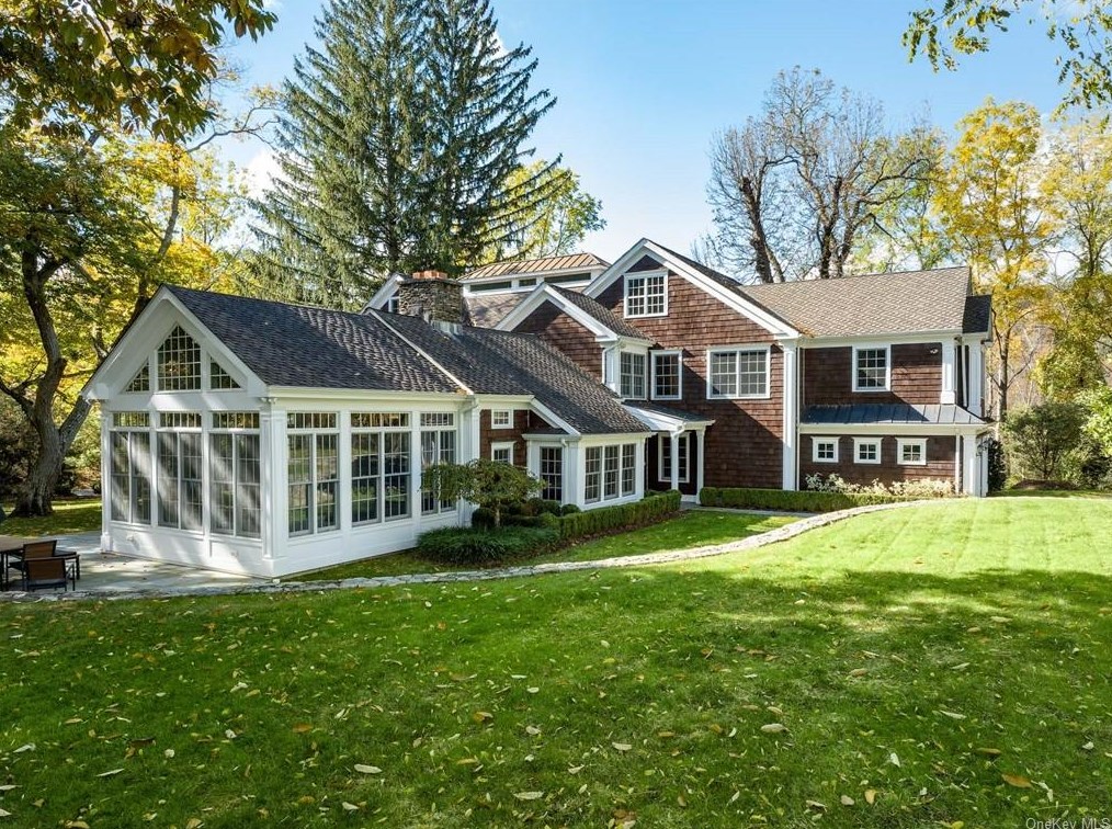 6 Sutton Farm Dr, Chappaqua, NY 10514