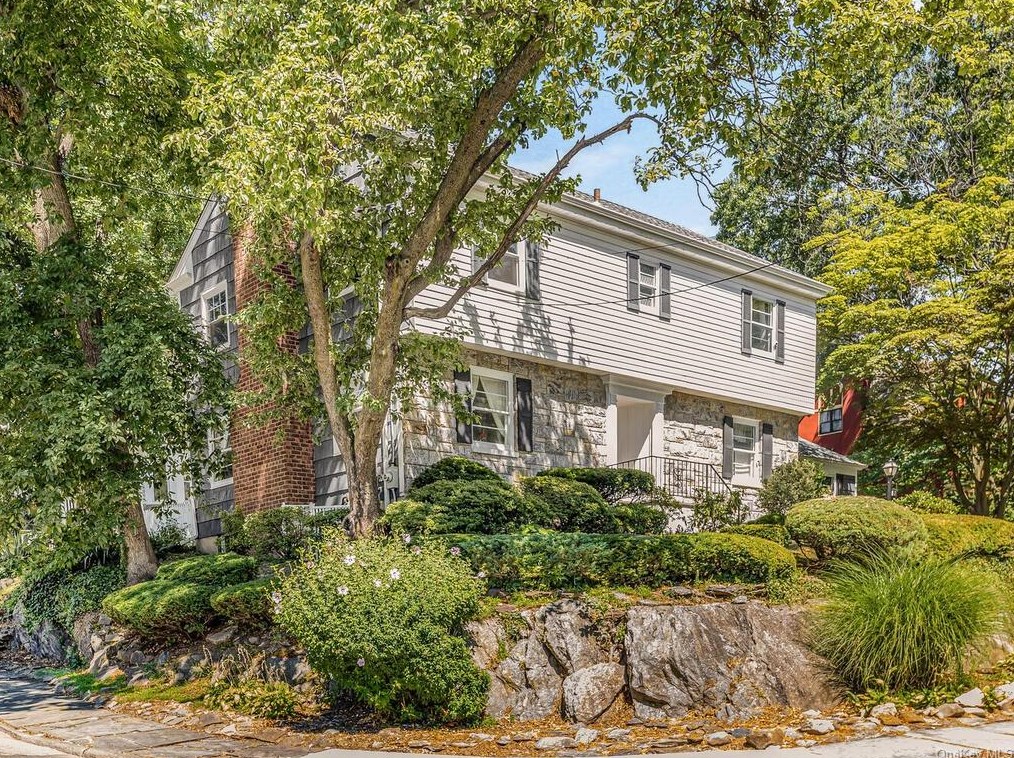 63 Rockland Ave, Yonkers, NY 10705-1602