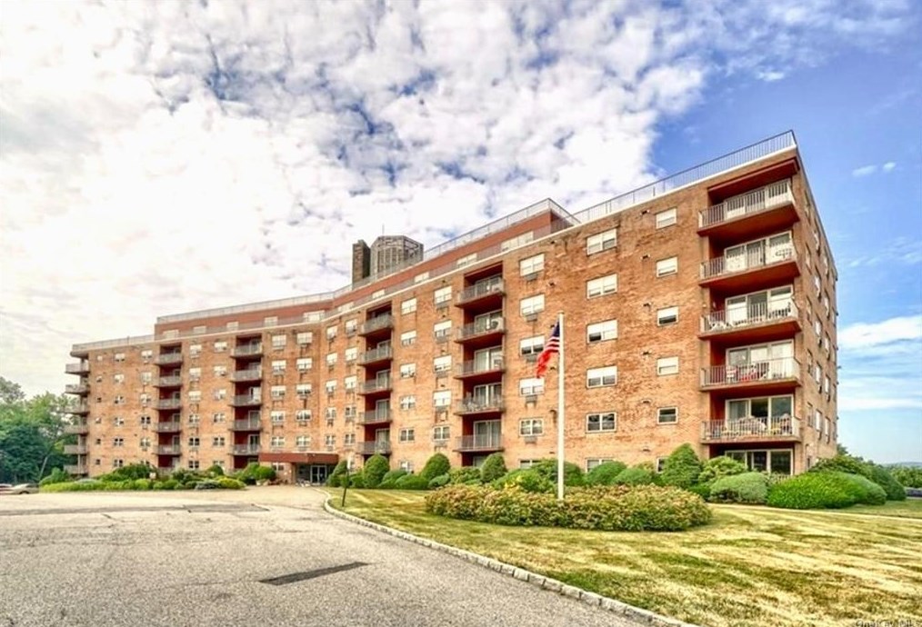 1 Lakeview Dr #2e, Peekskill, NY 10566