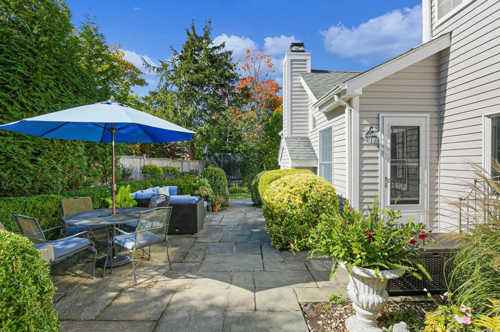 4 Fairlawn Ct, Rye NY exterior