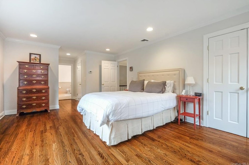 4 Fairlawn Ct, Rye NY exterior