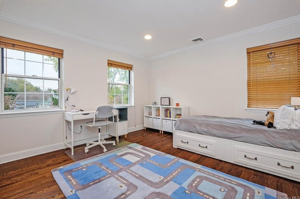 4 Fairlawn Ct, Rye NY exterior