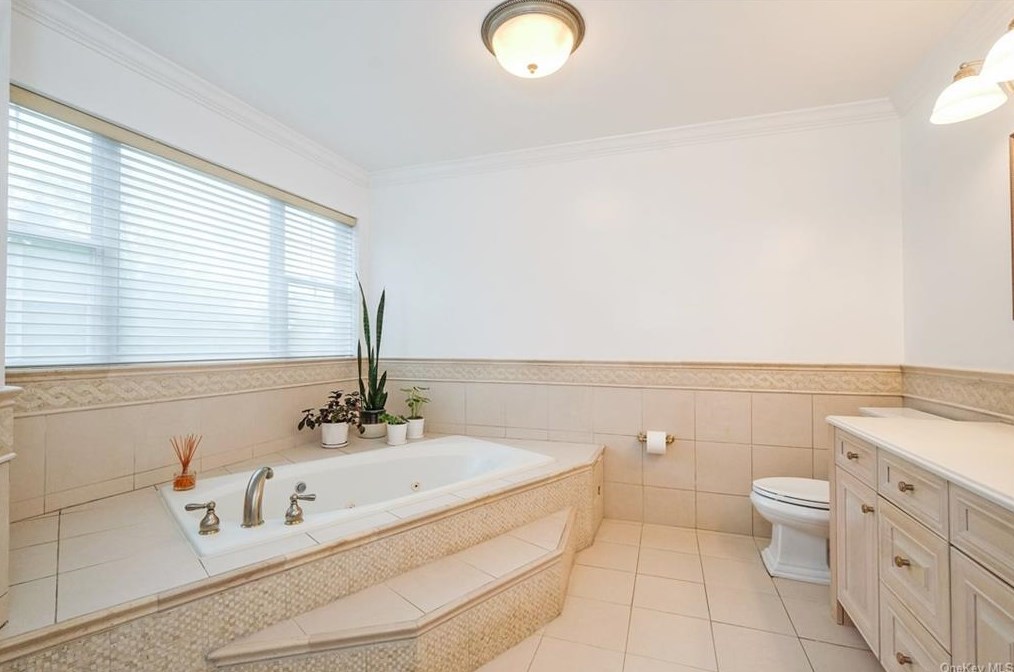 4 Fairlawn Ct, Rye NY exterior