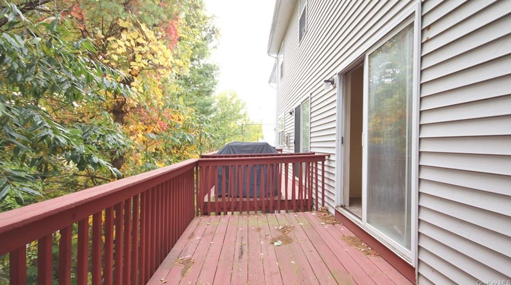 68 Lois Ln, Monroe NY  10950-4150 exterior