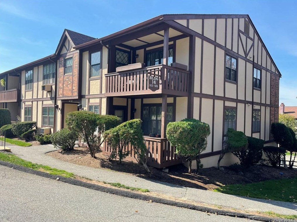 520 Sierra Vista Ln, Valley Cottage, NY 10989