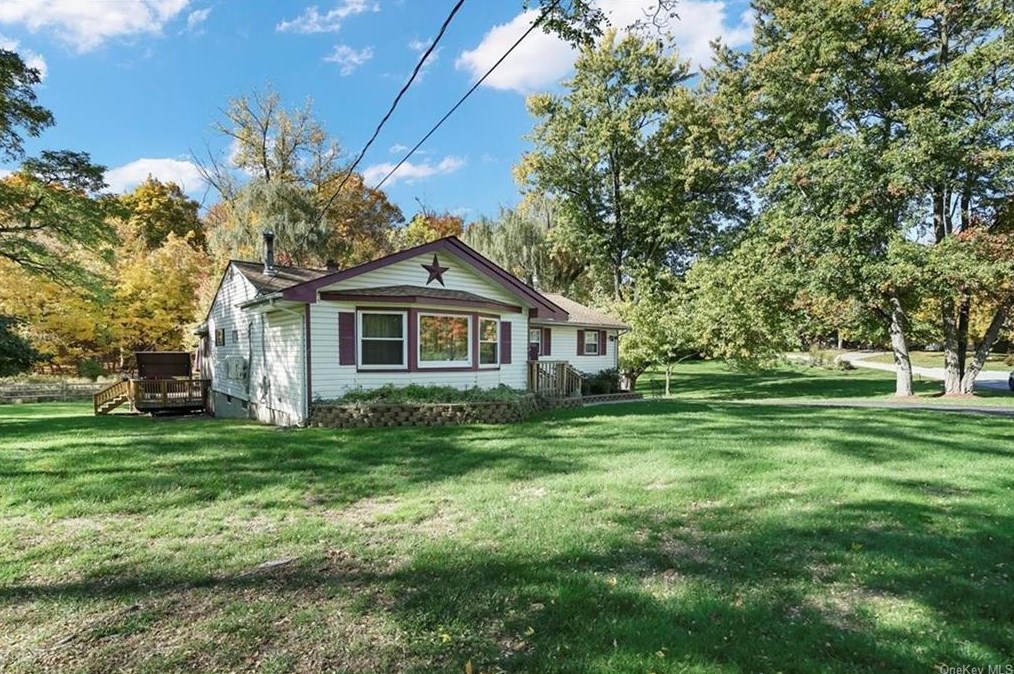 20 High Ridge Rd, Monroe, NY 10950-3003
