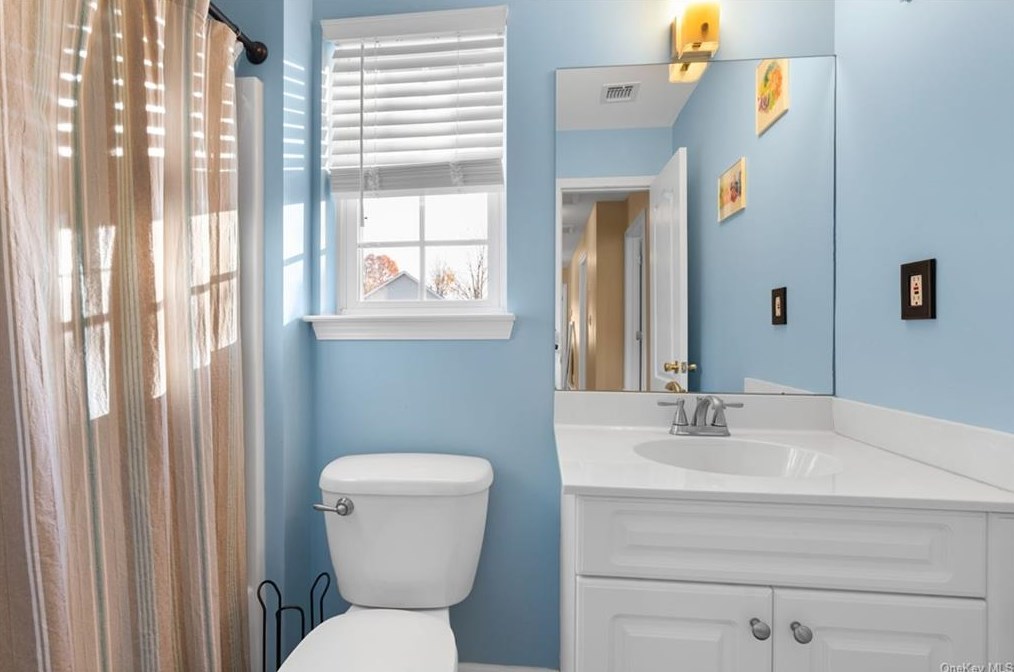 16 Berry Ln, Newburgh NY  12550-1729 exterior