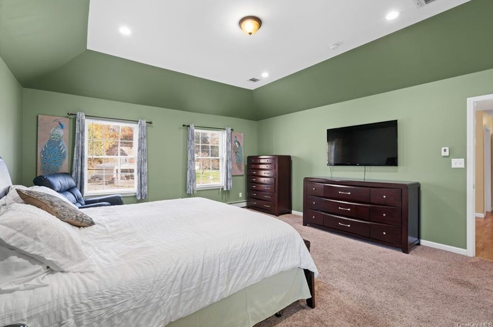 16 Berry Ln, Newburgh NY  12550-1729 exterior