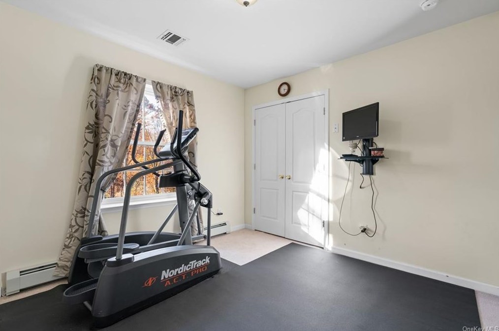 16 Berry Ln, Newburgh NY  12550-1729 exterior