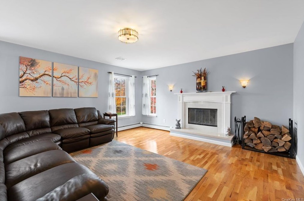 16 Berry Ln, Newburgh NY  12550-1729 exterior