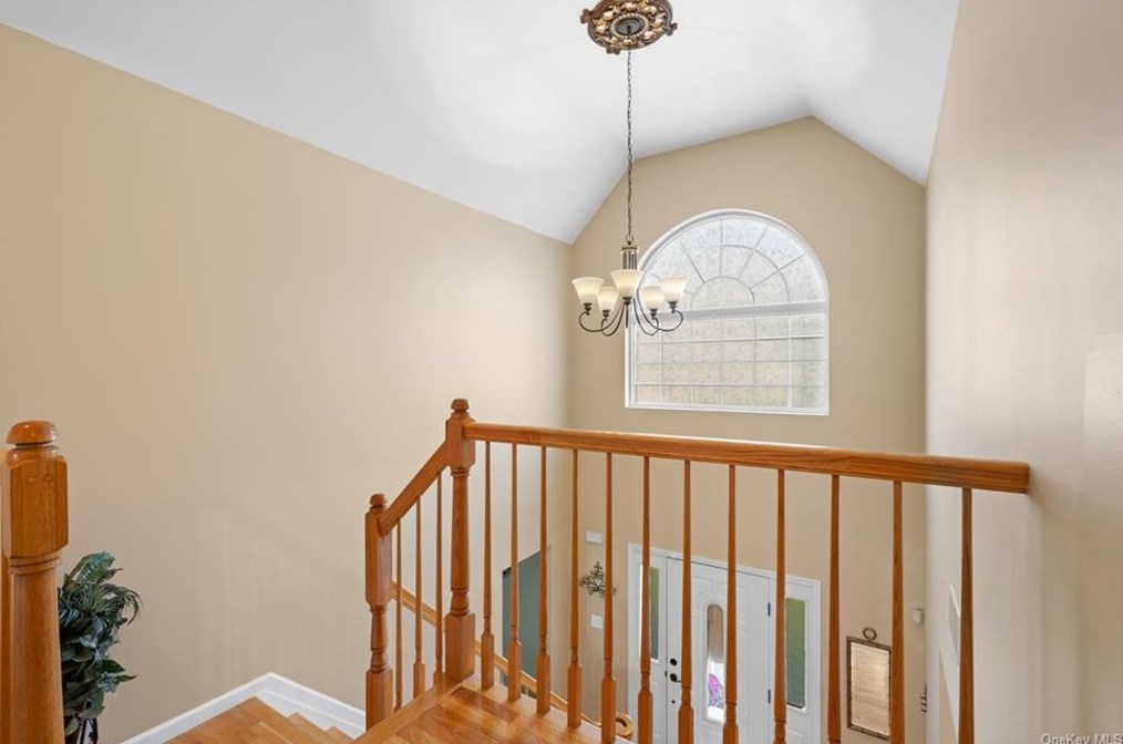 16 Berry Ln, Newburgh NY  12550-1729 exterior