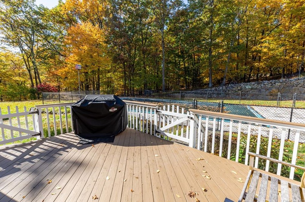 97 Ludlam Rd, Monroe NY 10950-4534 exterior