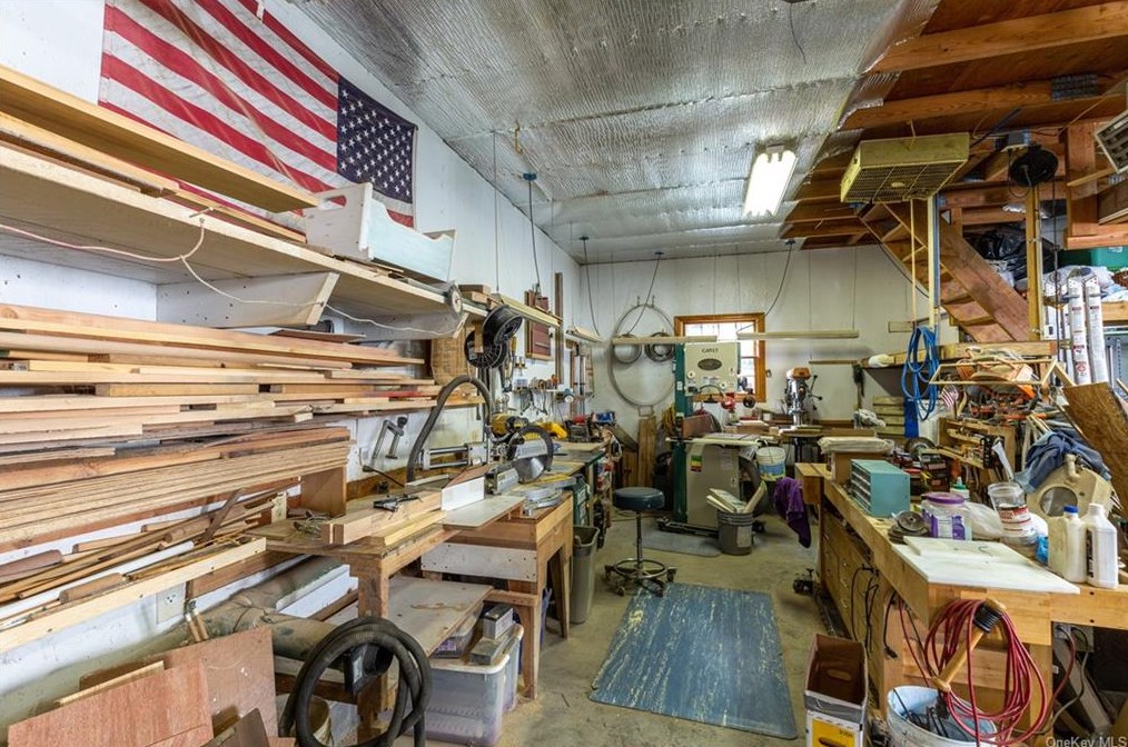 97 Ludlam Rd, Monroe NY 10950-4534 exterior