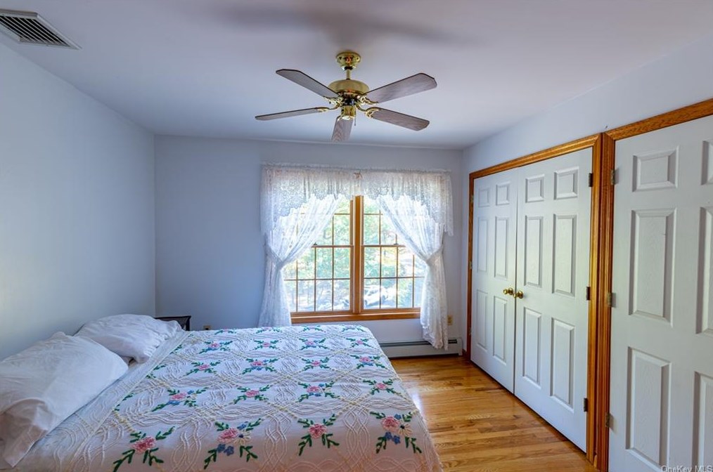 97 Ludlam Rd, Monroe NY 10950-4534 exterior