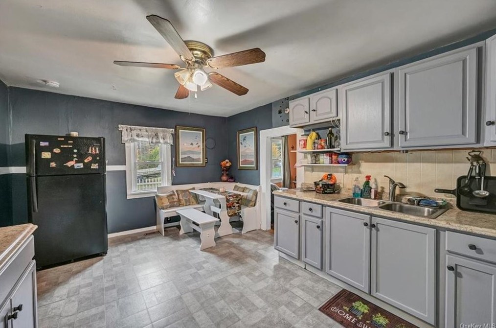 3 Second St, Godeffroy, NY 12729-2140