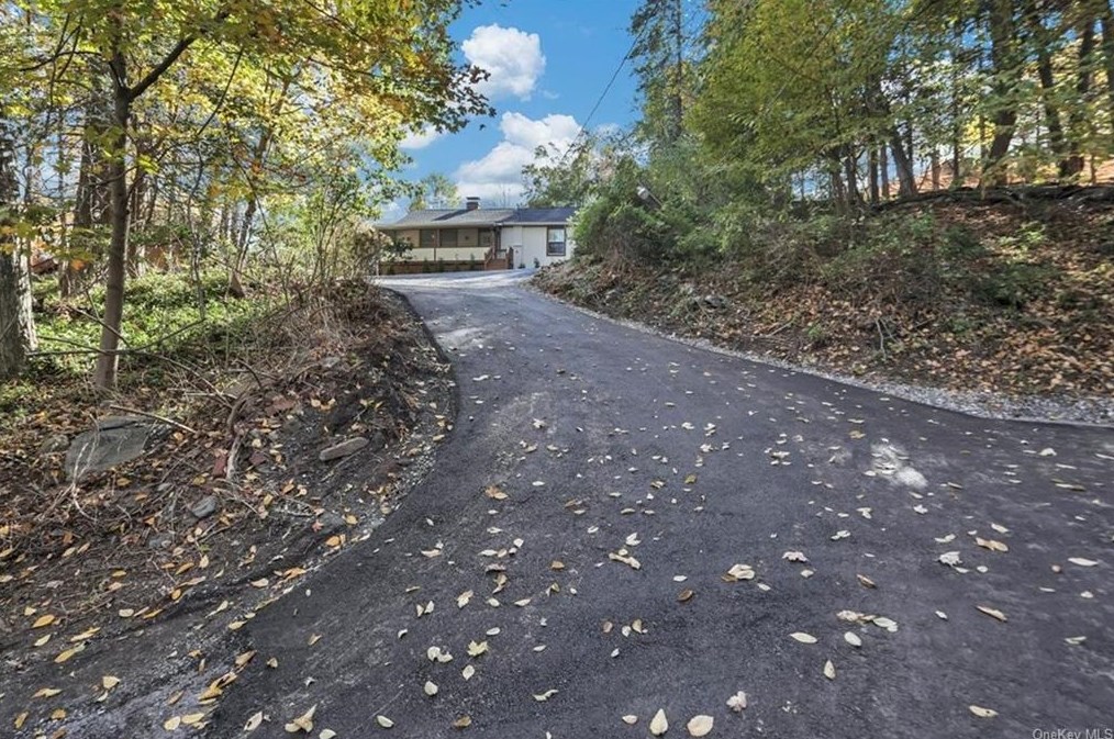 17 Hazel Hill Rd, Mahopac, NY 10541