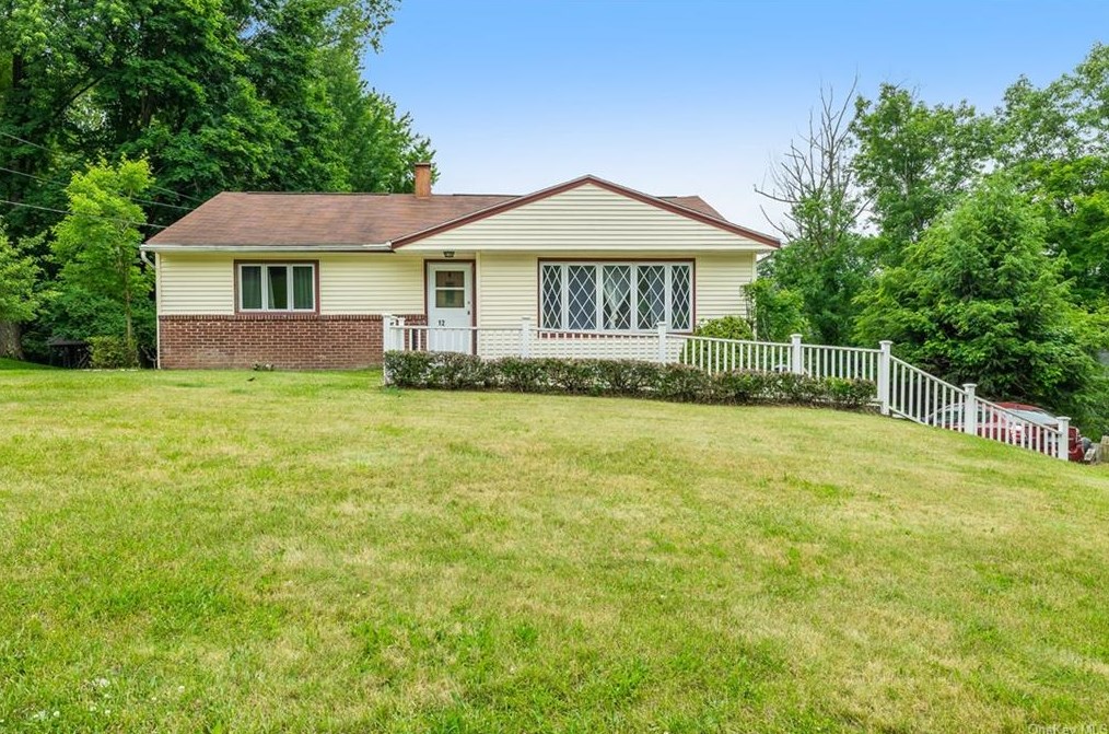 12 Hearthston Ln, Chestnut Ridge, NY 10952