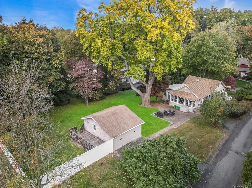 10 Carlann Ln, Valley Cottage, NY 10989