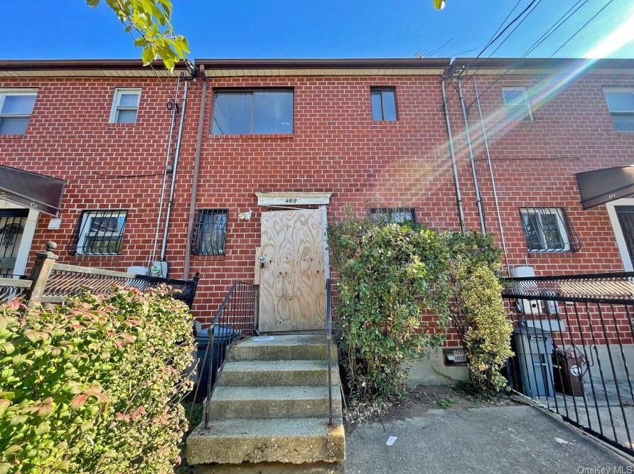 489 Christopher Ave, Brooklyn, NY 11212-7027